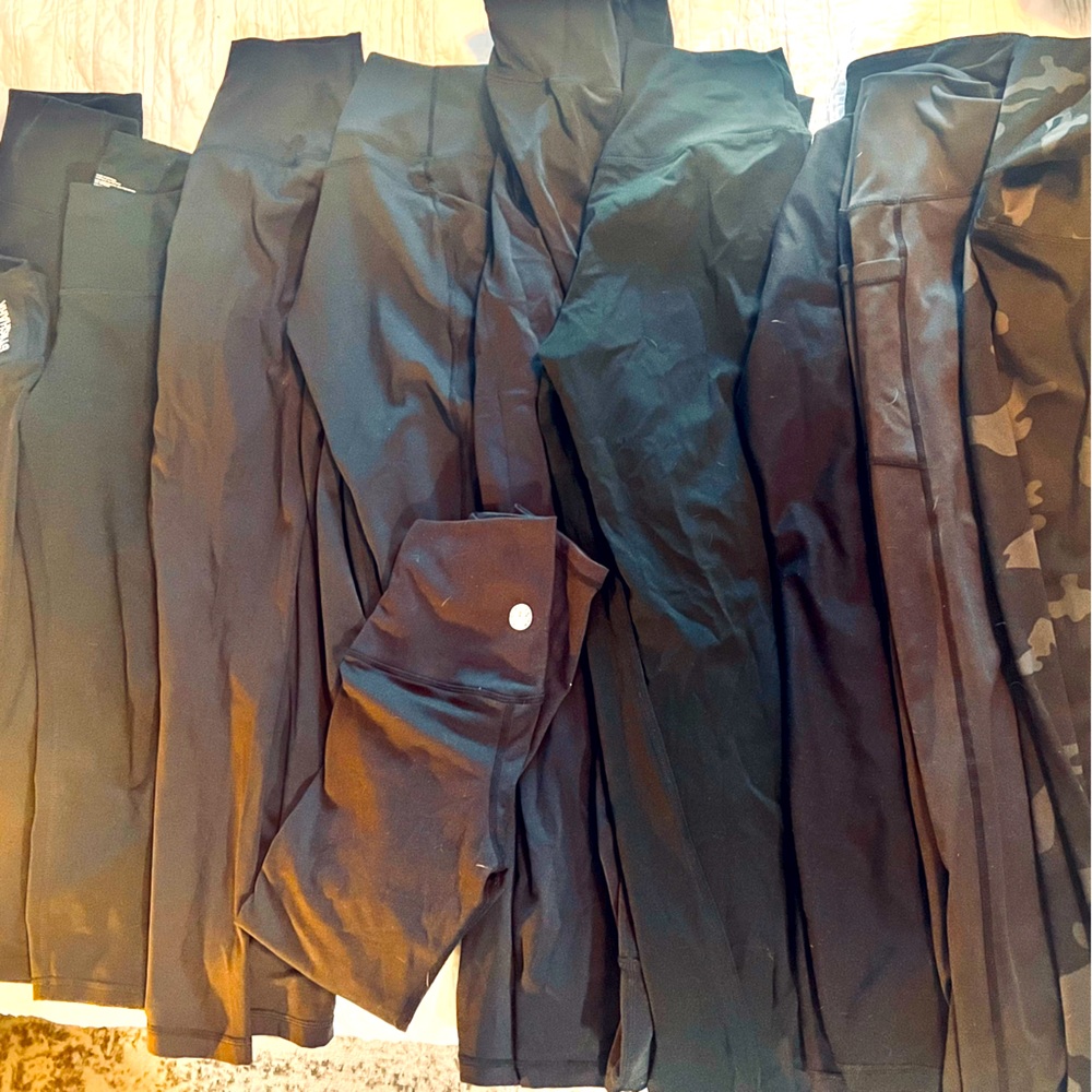 1 Dozen assorted dark leggings.